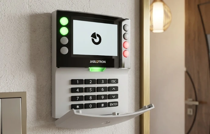 Ein Bedienteil im Eingangsbereich einer Wohnung